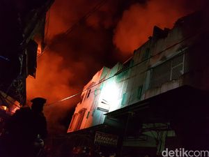 Api Membesar, Polisi Minta Warga Jauhi Pasar Pelita di Sukabumi