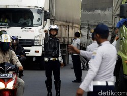 Mulai 1 Juli, Truk Tronton dan Trailer Dilarang Masuk Tol Selama 10 Hari