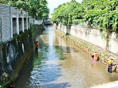 Sungai di Jati Padang Bersih dari Sampah