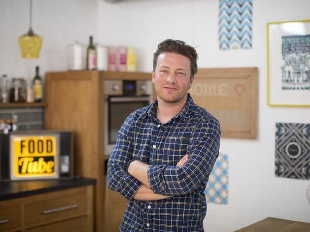 Jamie Oliver Larang Anak 14 Tahunnya Selfie, Kenapa Ya?
