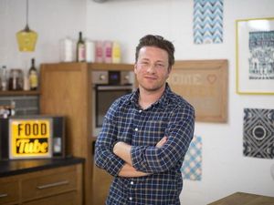 Aksi Heroik Jamie Oliver Lindungi Keluarga dari Maling Aksi Heroik Jamie Oliver Lindungi Keluarga dari Maling
