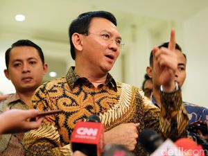 Ahok Tantang Donatur Warga Eks Luar Batang: Pasang Tenda yang Ada AC Ahok Tantang Donatur Warga Eks Luar Batang: Pasang Tenda yang Ada AC