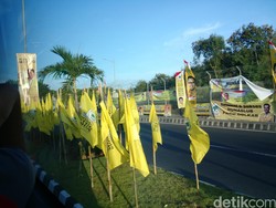 Ada Perang Baliho Para Caketum Golkar, Jalan di Bali Menguning