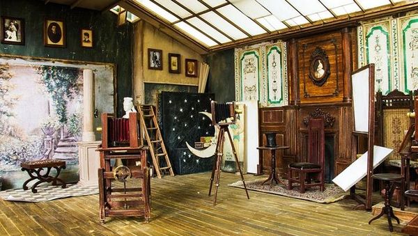 Keren, Studio Fotografi Tahun 1900-an Berukuran Mini