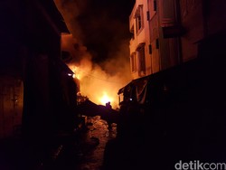 Pasar Pelita di Sukabumi Kembali Terbakar, Pemilik Kios Berusaha Masuk