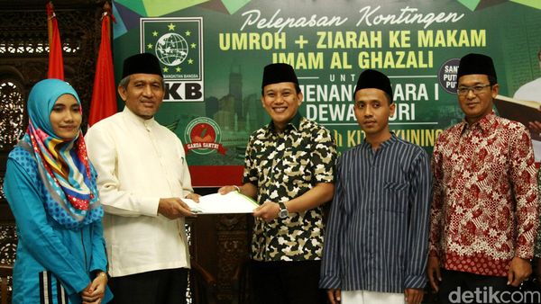 Pemenang Musabaqoh Kitab Kuning Diberangkatkan Umroh