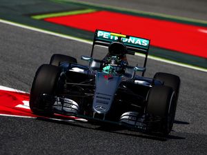 Rosberg Nantikan Persaingan Lebih Jauh dengan Ferrari Rosberg Nantikan Persaingan Lebih Jauh dengan Ferrari