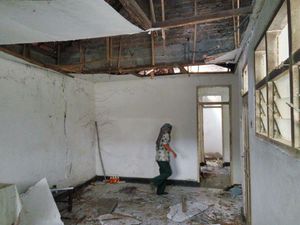 Gedung Puskesmas Rusak Berat, Pasien Dilayani di Garasi Ambulans