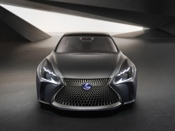 Lexus LS Bakal Berbekal Hidrogen