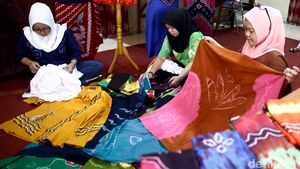 Melihat Pembuatan Kain Sasirangan