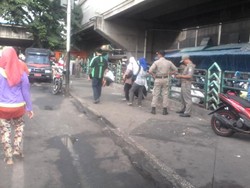 Cegah PKL Menjamur di Trotoar, Kawasan Blok F Tanah Abang Dijaga Satpol PP