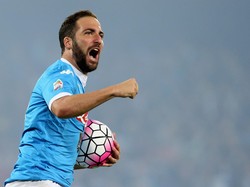 Napoli Tolak Tawaran Besar Atletico untuk Higuain
