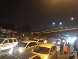 Kapolres Tangsel: Proses Evakuasi JPO yang Roboh di Tol BSD Butuh Waktu