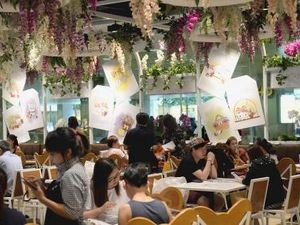Kafe Hello Kitty 24 Jam Pertama Buka di Bandara Changi