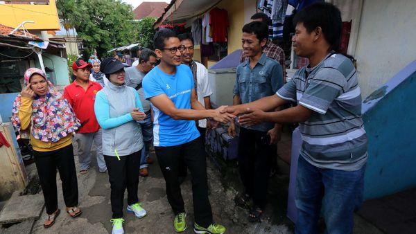 Sandiaga Uno Sapa Warga Meruya Utara