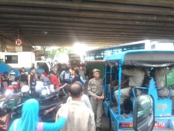 Ada Satpol PP Jaga Trotoar, Pengunjung Tanah Abang Merasa Nyaman Belanja