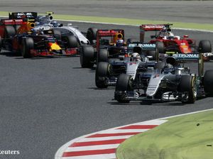 Tabrakan, Rosberg dan Hamilton Out di Lap Pertama Tabrakan, Rosberg dan Hamilton Out di Lap Pertama