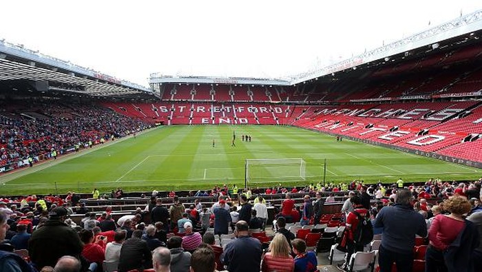 MANCHESTER, UNITED KINGDOM - MAY 15: A general view after fans were evacuated from the ground prior to the Barclays Premier League match between Manchester United and AFC Bournemouth at Old Trafford on May 15, 2016 in Manchester, England. (Photo by Alex Morton/Getty Images)