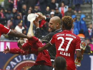 Bayern Kini Mau Berpesta Dulu, Baru Setelah Itu Fokus ke Dortmund
