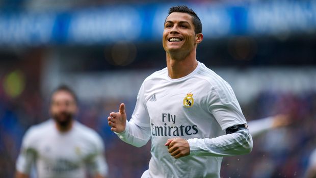 Ronaldo LA CORUNA, SPAIN - MAY 14: Cristiano Ronaldo of Real Madrid celebrates after scoring a goal during the La Liga match between RC Deportivo La Coruna and Real Madrid CF at Riazor Stadium on May 14, 2016 in La Coruna, Spain. (Photo by Juan Manuel Serrano Arce/Getty Images)