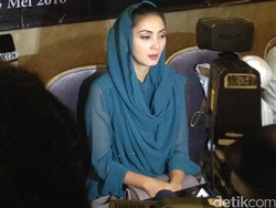 Della Puspita Ajarkan Agama ke Anak Lewat Gadget