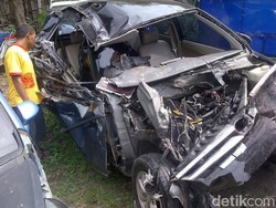 Tabrak Truk Muat Jagung, Nyawa Sopir Avanza Tak Bisa Diselamatkan