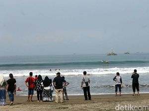 Wisatawan Asal Depok Hilang Tergulung Ombak Palabuhanratu
