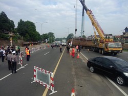 Polisi: Ada Kelalaian Sopir Truk Terkait Robohnya JPO di Tol BSD