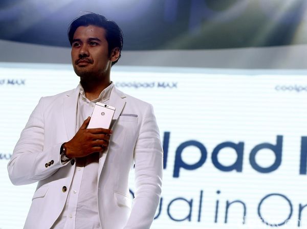 Ponsel Dual Space Coolpad Max Dilepas