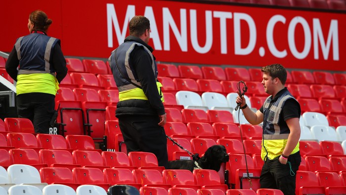 Blunder Bom Palsu yang Membuat Seisi Old Trafford Dievakuasi