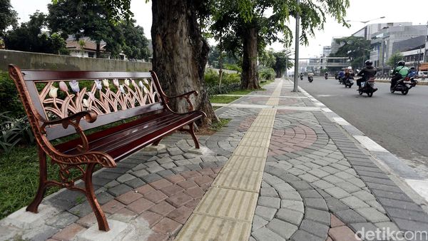 Pedestrian Jalan Gunung Sahari Asri dan Bersih