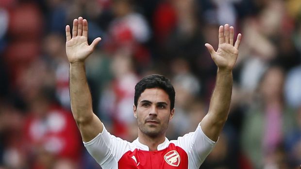 Britain Soccer Football - Arsenal v Aston Villa - Barclays Premier League - Emirates Stadium - 15/5/16 Arsenal's Mikel Arteta gestures to the fans at the end of the match Reuters / Stefan Wermuth Livepic EDITORIAL USE ONLY. No use with unauthorized audio, video, data, fixture lists, club/league logos or 