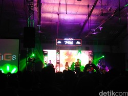 Penutupan Taifun Tour 2016 Barasuara Tadi Malam