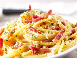 Yummy! Gurihnya Spaghetti Carbonara yang Creamy Lembut