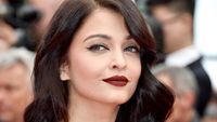 Pesona Aishwarya Rai di Red Carpet Festival Film Cannes 2016