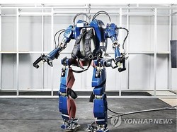Keren, Hyundai Bikin Robot Mirip Iron Man