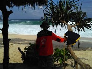 Mahasiswa Universitas Negeri Malang Hilang Terseret Ombak