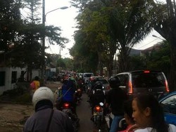 Imbas JPO Roboh di Tol BSD, Jalur Alternatif Menuju Lebak Bulus Juga Macet Parah