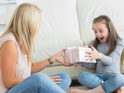 Perhatikan Dulu Hal Ini Jika Ingin Beri Anak Hadiah Saat Sukses Hadapi Ujian