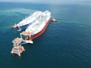 Turunkan Harga Gas, PLN Mau Bangun Kapal FSRU di Sumut