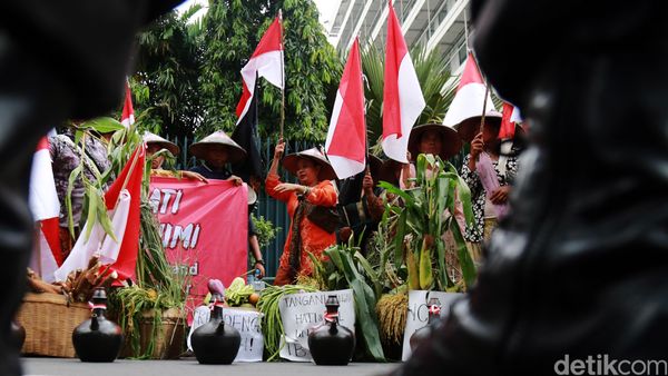 Petani Kendeng Demo di Kedubes Jerman