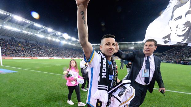 Dari Italia, Antonio Di Natale contoh lainnya. Dia pemain Udinese.