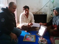 Pembaca Setia detikcom Salurkan Sumbangan ke Penderita Tumor Pantat