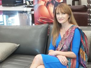 Bintang James Bond Jane Seymour Sebut Daniel Craig Agen 007 Terbaik