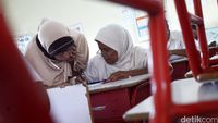 Pelaksanaan Ujian Kejar Paket A di Jakarta