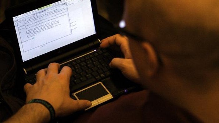 Informasi Keberadaan Hacker Ini Dihargai Rp 40,3 Miliar! A9422aea-7a80-4bd8-9c68-f4bef011e29e_169