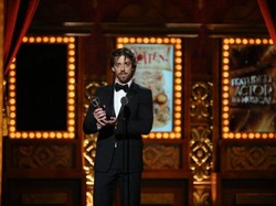 Christian Borle Perankan Willy Wonka di Pertunjukan Broadway