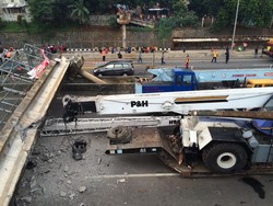 Evakuasi Bangkai JPO yang Roboh di Tol BSD Diperkirakan Rampung Hari Ini