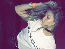 Tulisan di Kaus Ini Bukti Cinta Gigi Hadid Pada Zayn Malik