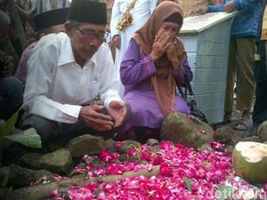 Serangan Saat Tahlil di Kuburan PKI